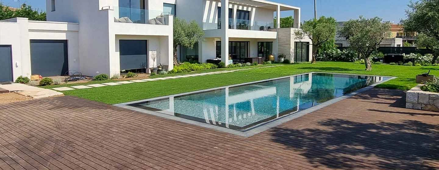 MOSO X-treme Decking در ویلای شخصی جذاب و مدرن Antibes در فرانسه