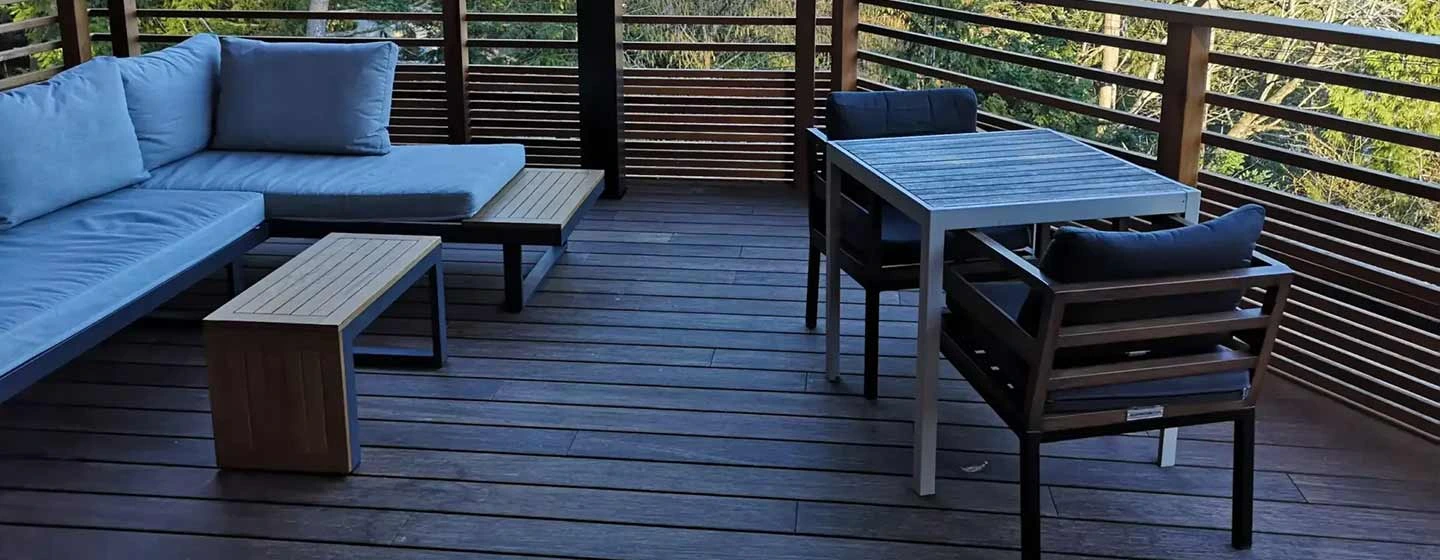 اقامتگاه مدرن بر صخره‌های جزیره Bowen با دکینگ بامبو-7