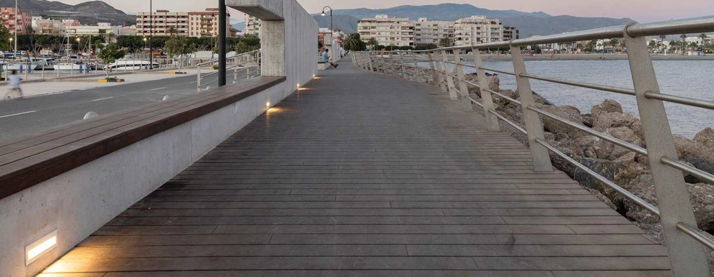 بازسازی بندر Adra با دکینگ MOSO-6