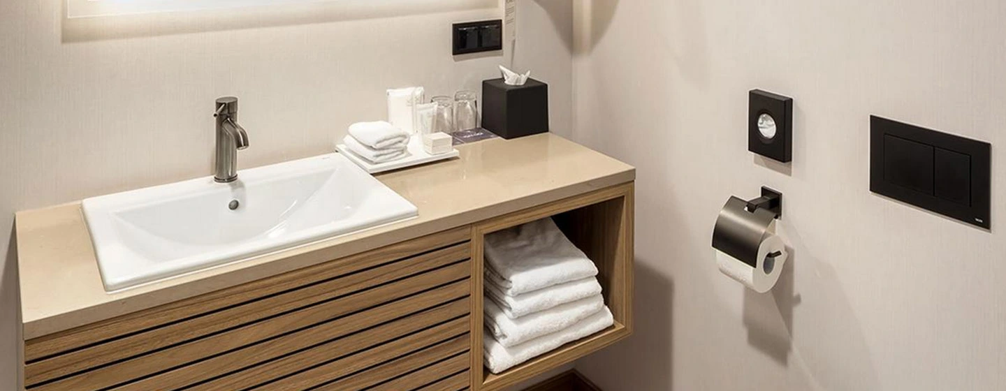 طراحی سبز هتل AC Marriott لهستان با Tremend و Roca-6