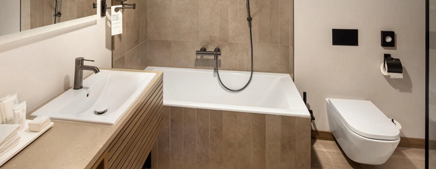طراحی سبز هتل AC Marriott لهستان با Tremend و Roca-7